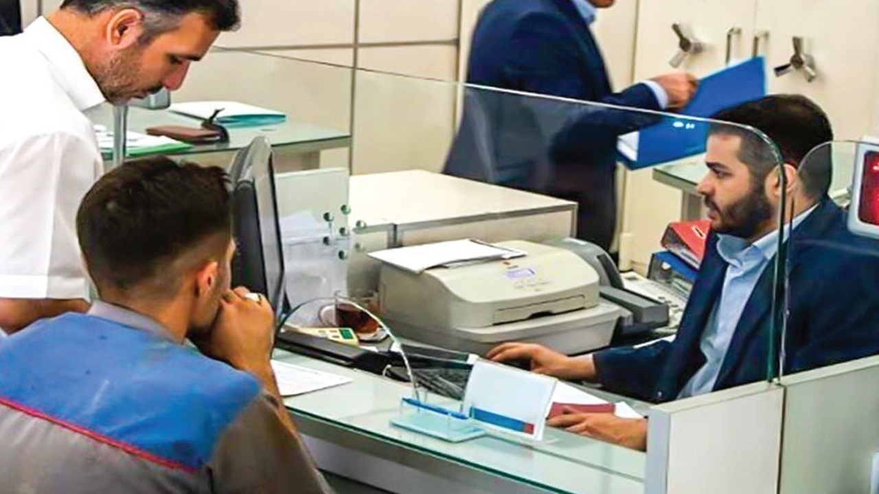گلایه مشتریان از محاسبه دیرکرد اقساط در بانک رسالت