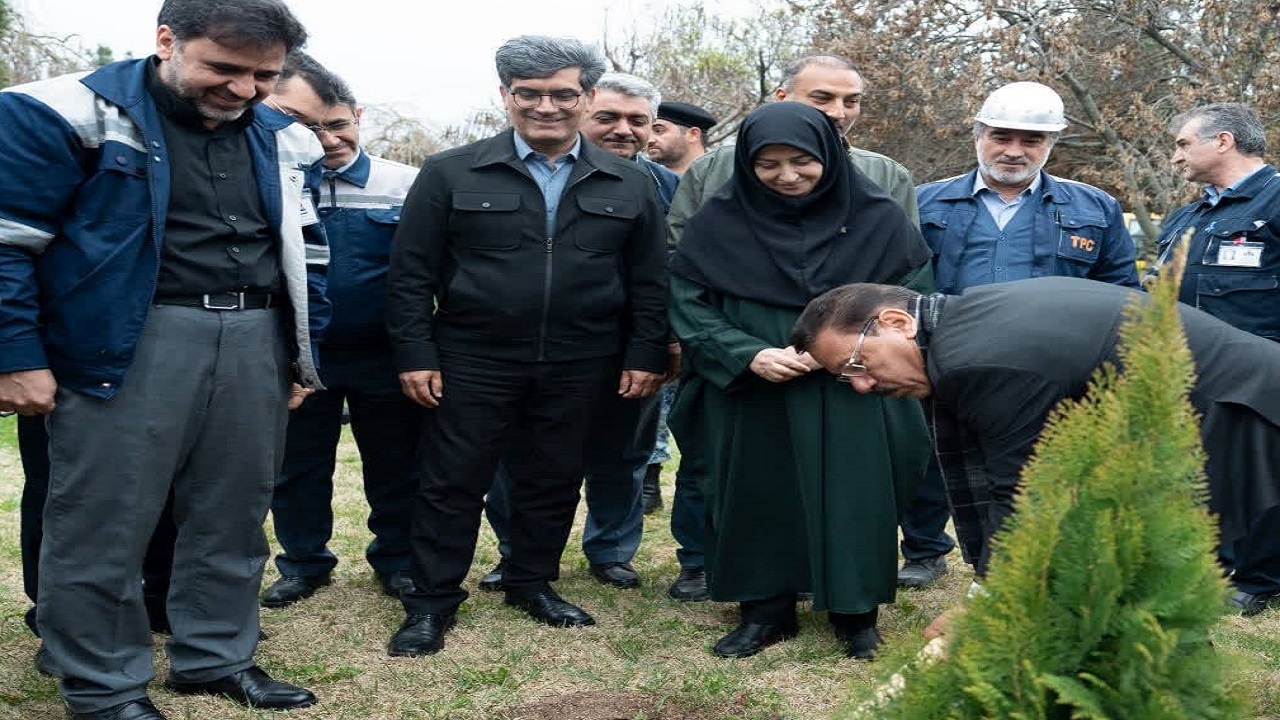 بازدید رئیس سازمان حفاظت محیط زیست از پتروشیمی تبریز