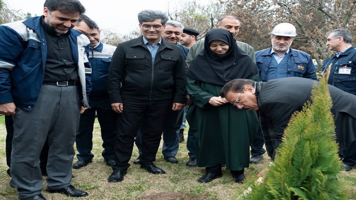 باشگاه خبرنگاران -بازدید رئیس سازمان حفاظت محیط زیست از پتروشیمی تبریز