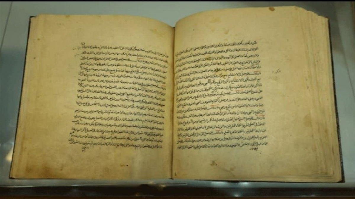 باشگاه خبرنگاران -رونمایی از ۲ نسخه خطی عیون اخبار الرضا با قدمت ۵۰۰ سال در مشهد