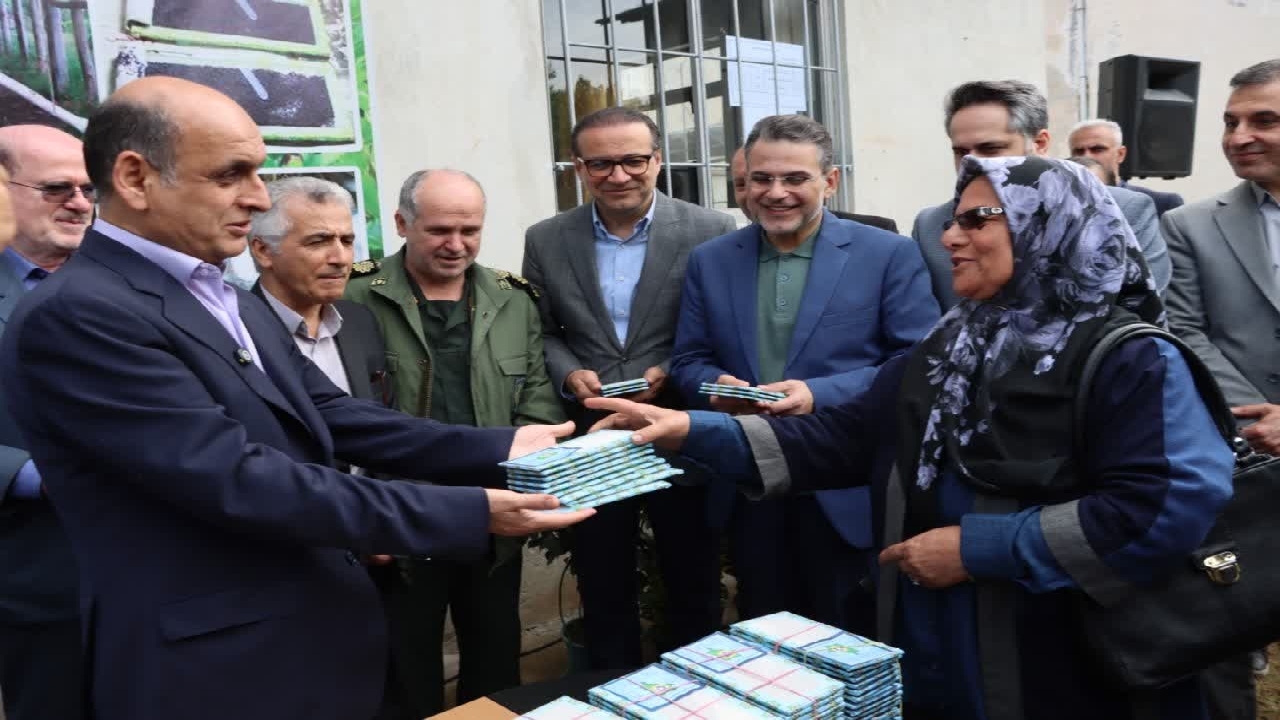 آغاز عملیات توزیع ۱۲ هزار جعبه تخم نوغان در گیلان