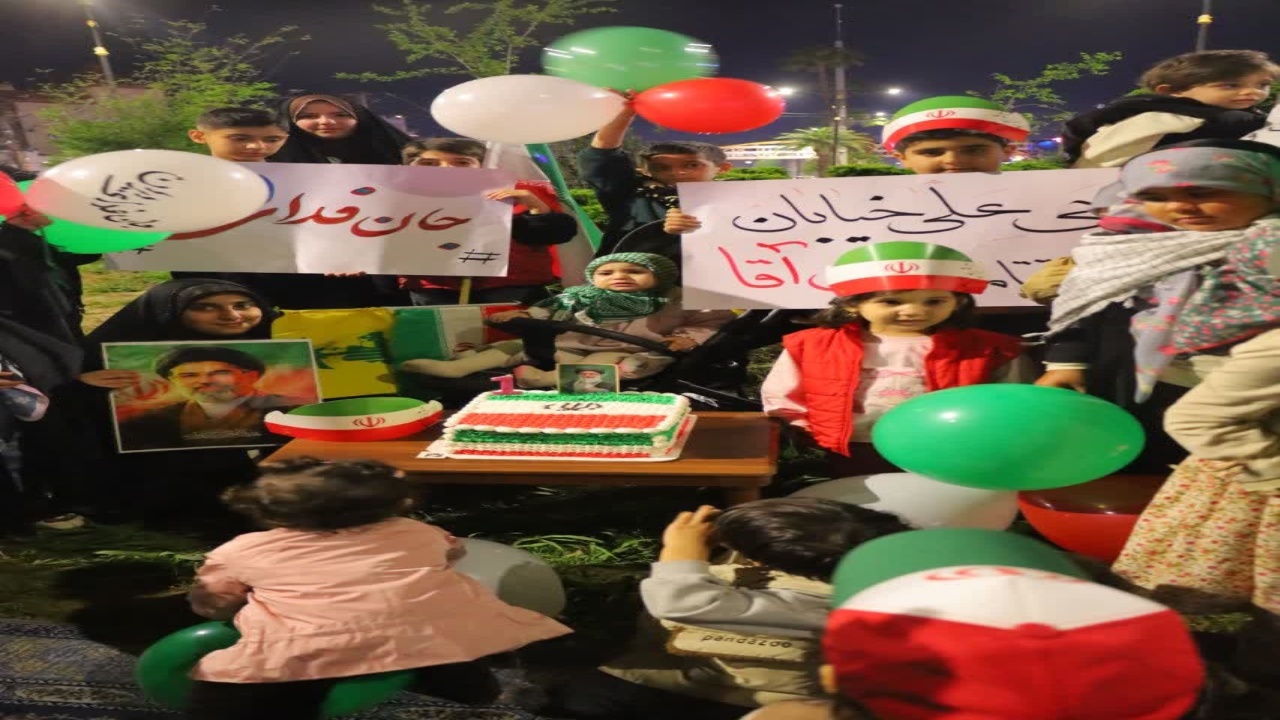 جشن تولد کودک حمزه کلا در حاشیه تجمعات شبانه + عکس