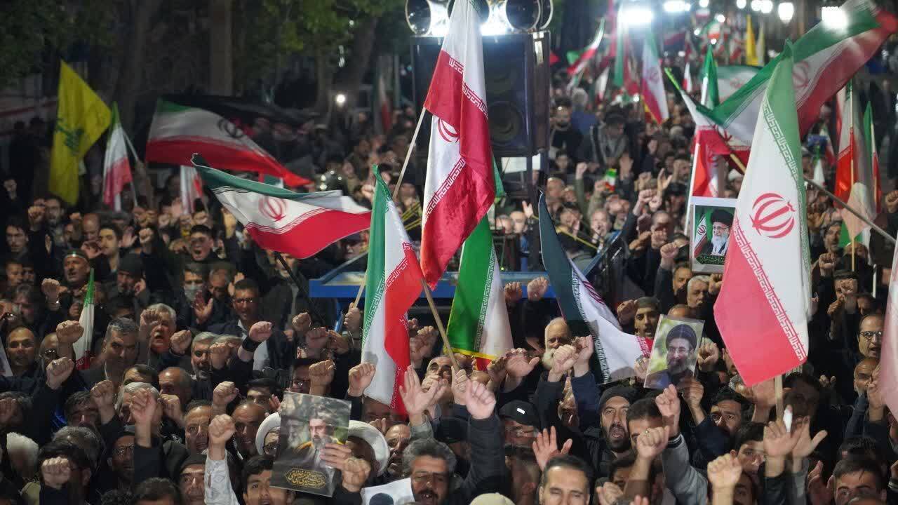 اجتماع شبانه خیابانی مردم دارالمومنین خوی در خونخواهی امام امت