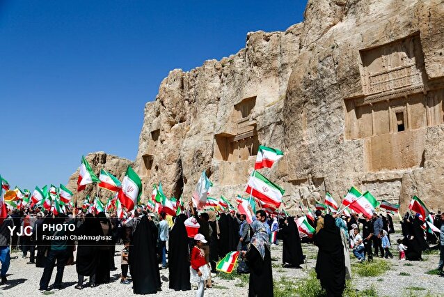 تخت جمشید میزبان یادمان سفر رهبر شهید انقلاب و آئین پرچم‌گردانی شیرازی‌ها