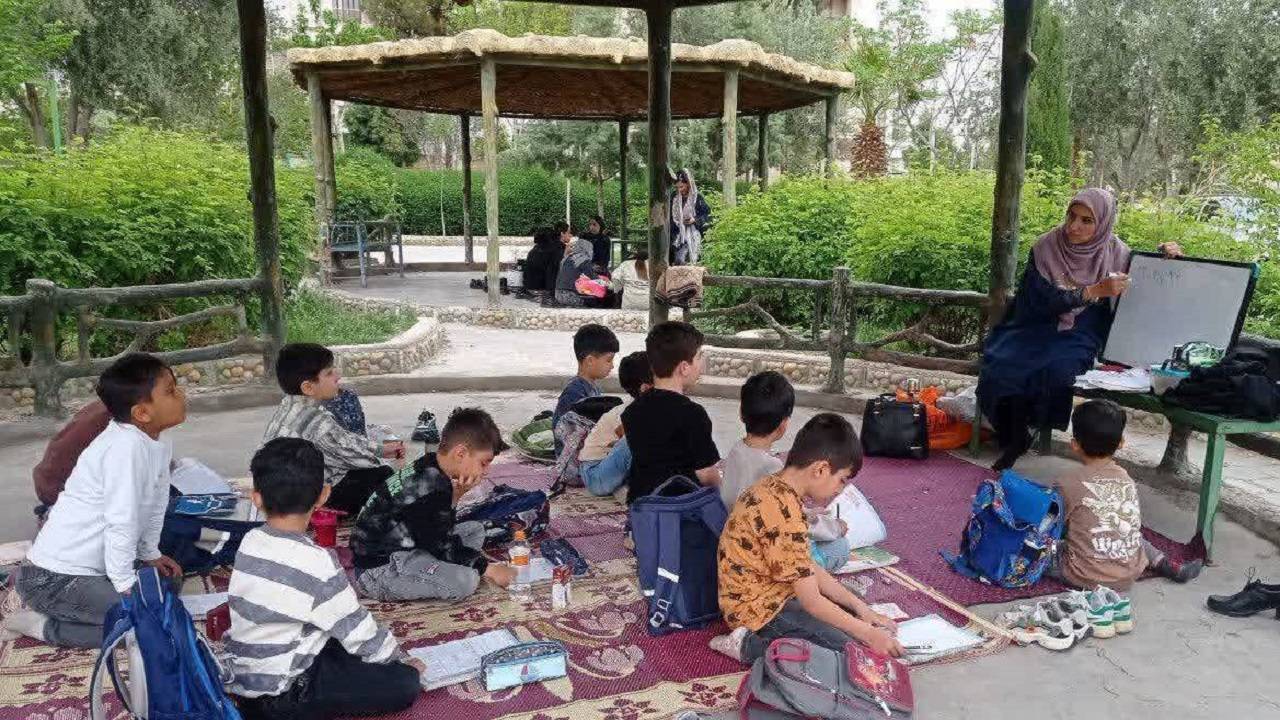 روزی که بهار در باغ کلاس شکوفه زد