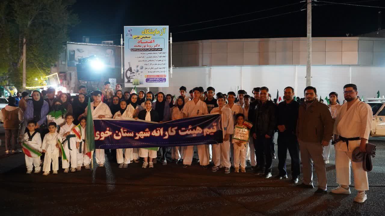 گوشههایی از حضور مردمی انقلابی خوی در تجمع شبانه اقتدار و مقاومت گوشههایی از حضور مردمی انقلابی خوی در تجمع شبانه اقتدار و مقاومت