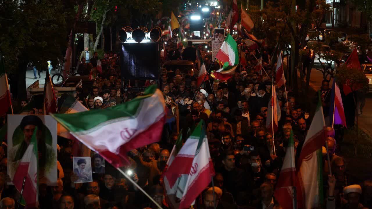 حضور مردمی انقلابی خوی در تجمع شبانه اقتدار و مقاومت حضور مردمی انقلابی خوی در تجمع شبانه اقتدار و مقاومت