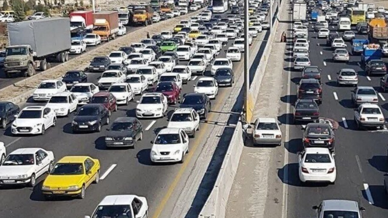 ترافیک سنگین در محور‌های ورودی تهران/ بارش باران در برخی از جاده‌های شمالی کشور