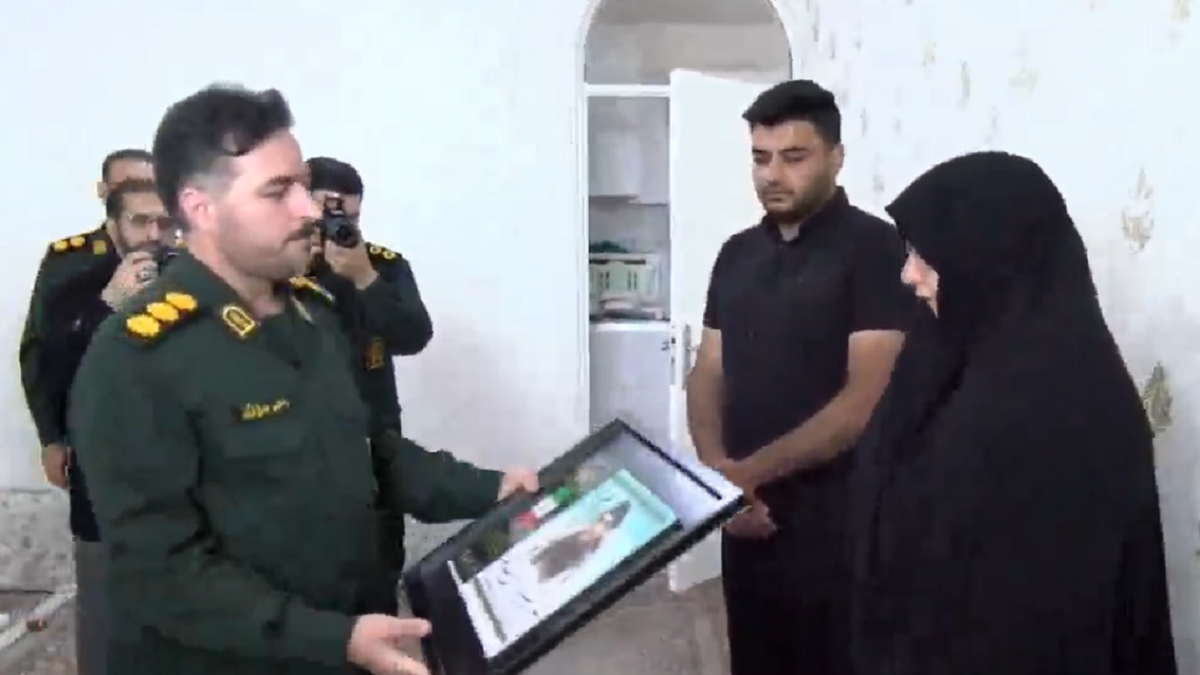 باشگاه خبرنگاران -تجلیل از خانواده‌های شهدا جنگ تحمیلی رمضان با حضور جانشین فرماندهی سپاه عاشورا