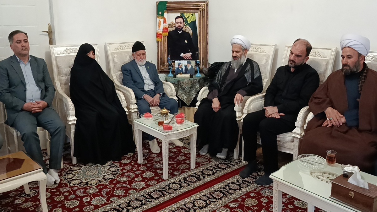 باشگاه خبرنگاران -تجلیل مسئولان و فرماندهان از خانواده شهید مالک رحمتی در مراغه
