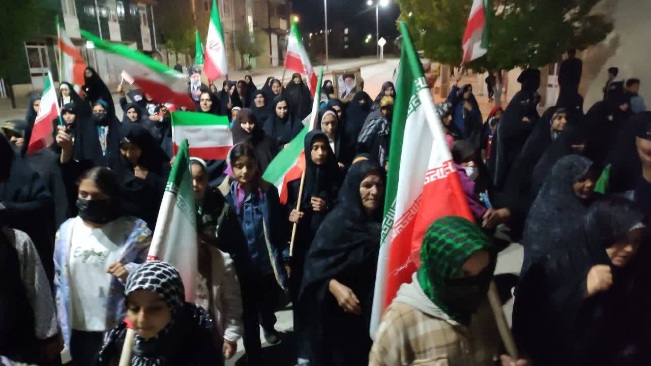 گوشه‌هایی از وطن پرستی بخش صالح آباد در تجمع اقتدار و مقاومت + عکس