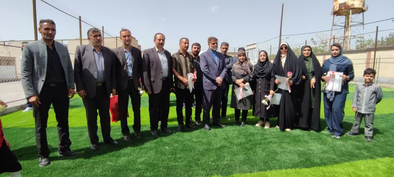 گزارش تصویری از افتتاح زمین چمن مصنوعی در مدارس صالح آباد همدان گزارش تصویری از افتتاح زمین چمن مصنوعی در مدارس صالح آباد همدان
