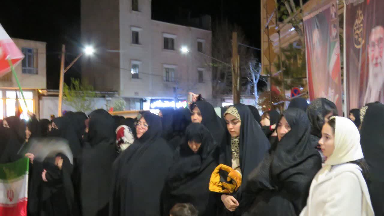 گزارش تصویری از اهتزار پرچم ایران در حماسه اقتدار مردم هریس