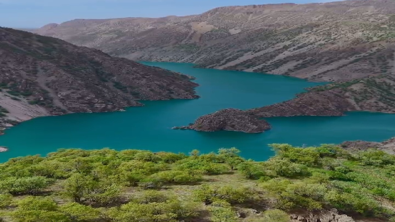 دورنمایی از دریاچه زیبای سد رودبار بخش بزنویدالیگودرز + فیلم