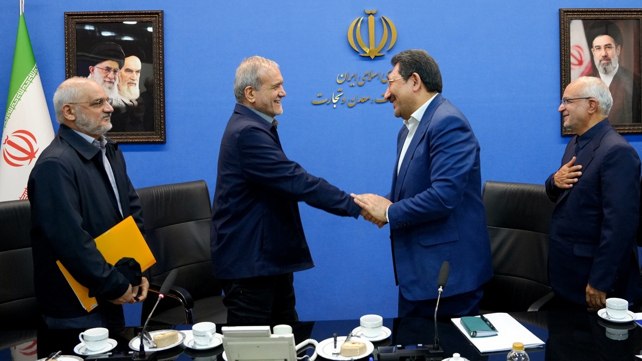 اشاره رئیس‌جمهور به دیدار با رهبر معظم انقلاب در جریان بازدید از وزارت صمت