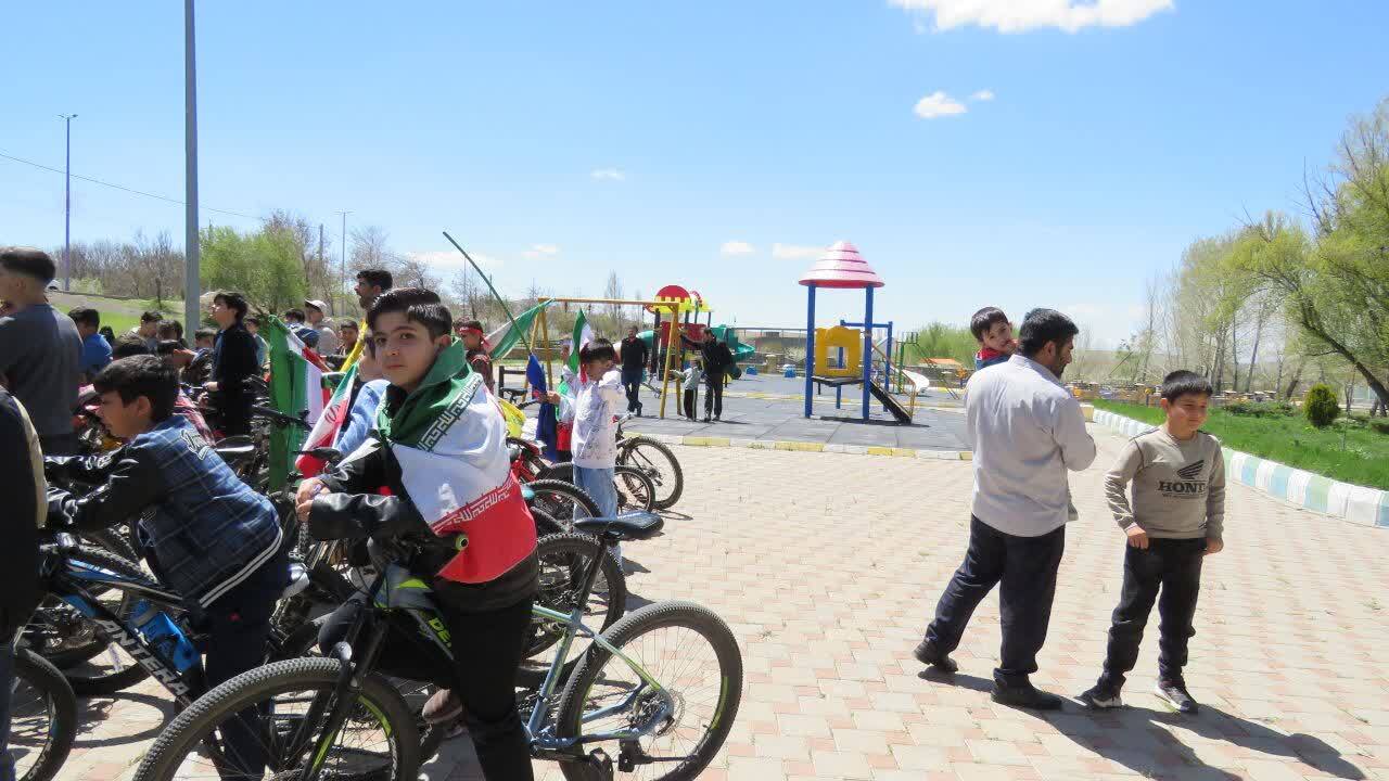 همایش دوچرخه سواری در هریس به مناسبت گرامیداشت شهدای جنگ رمضان همایش دوچرخه سواری در هریس به مناسبت گرامیداشت شهدای جنگ رمضان