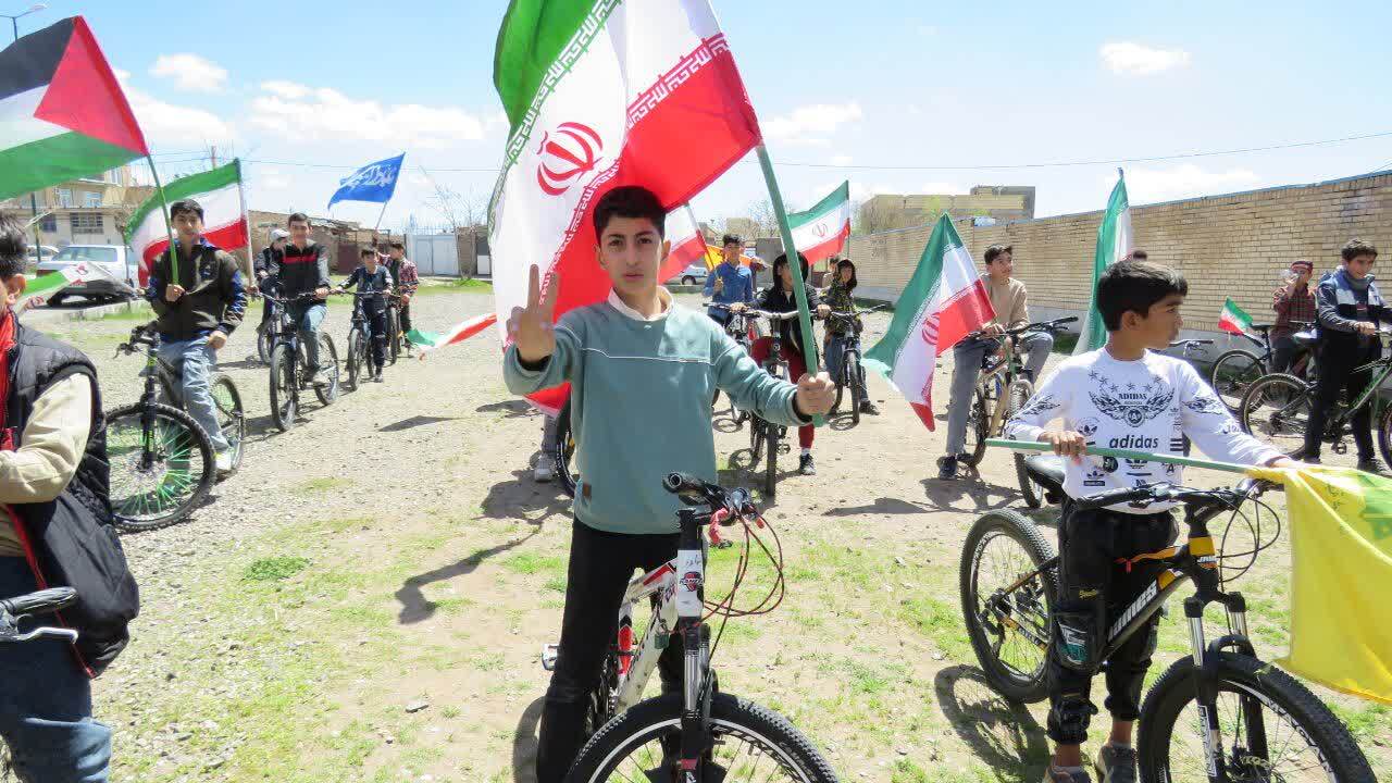 همایش دوچرخه سواری در هریس به مناسبت گرامیداشت شهدای جنگ رمضان همایش دوچرخه سواری در هریس به مناسبت گرامیداشت شهدای جنگ رمضان