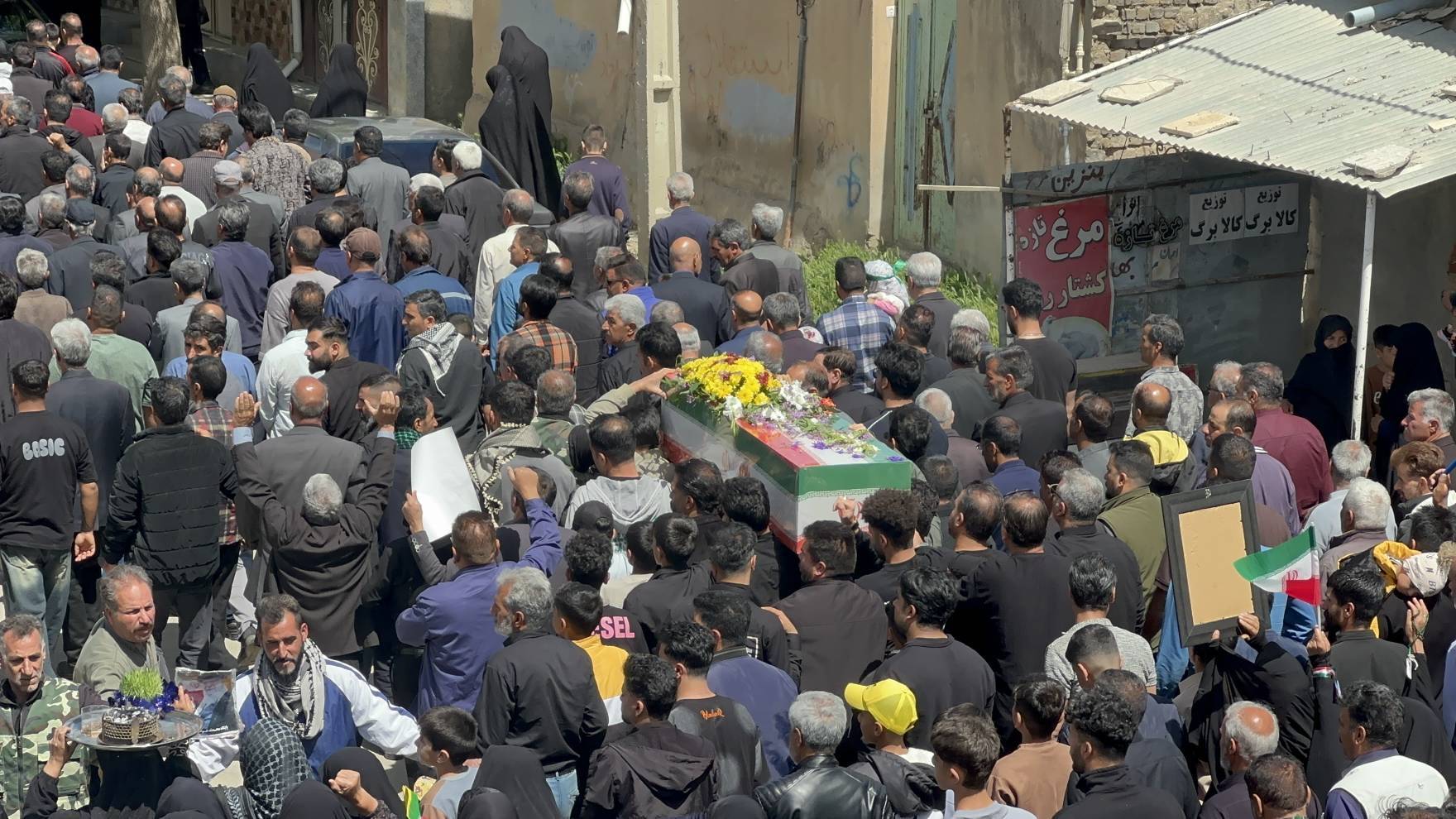 وداع با شکوه نهاوندیها با شهید مهدی ذوالفقاری وداع با شکوه نهاوندیها با شهید مهدی ذوالفقاری