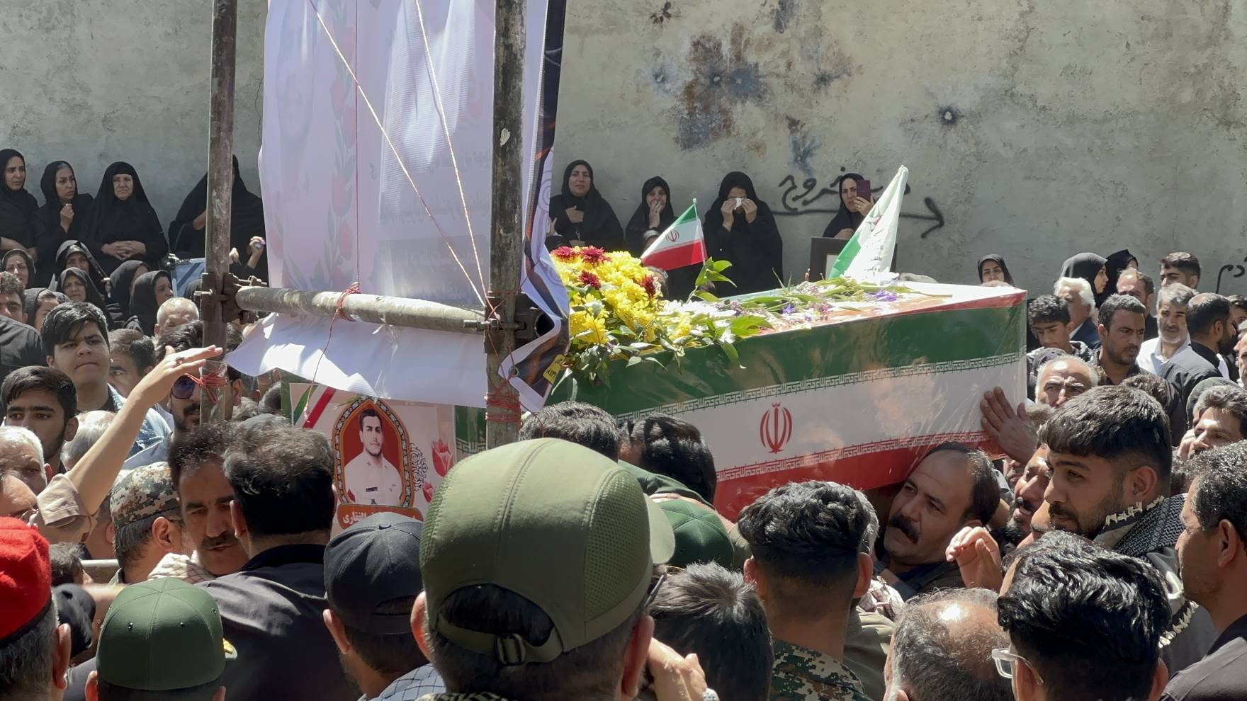 وداع با شکوه نهاوندیها با شهید مهدی ذوالفقاری وداع با شکوه نهاوندیها با شهید مهدی ذوالفقاری