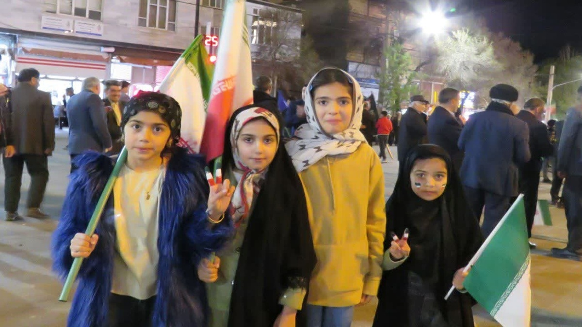 باشگاه خبرنگاران -کودکان و نوجوانان هریسی پرچم داران تجمعات حماسی شبانه + عکس