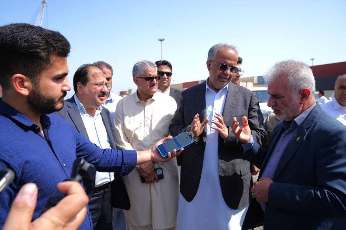 باشگاه خبرنگاران -بازدید استاندار سیستان‌ و بلوچستان از پروژه راه‌آهن چابهار–زاهدان و بخش‌های عملیاتی بندر شهید بهشتی