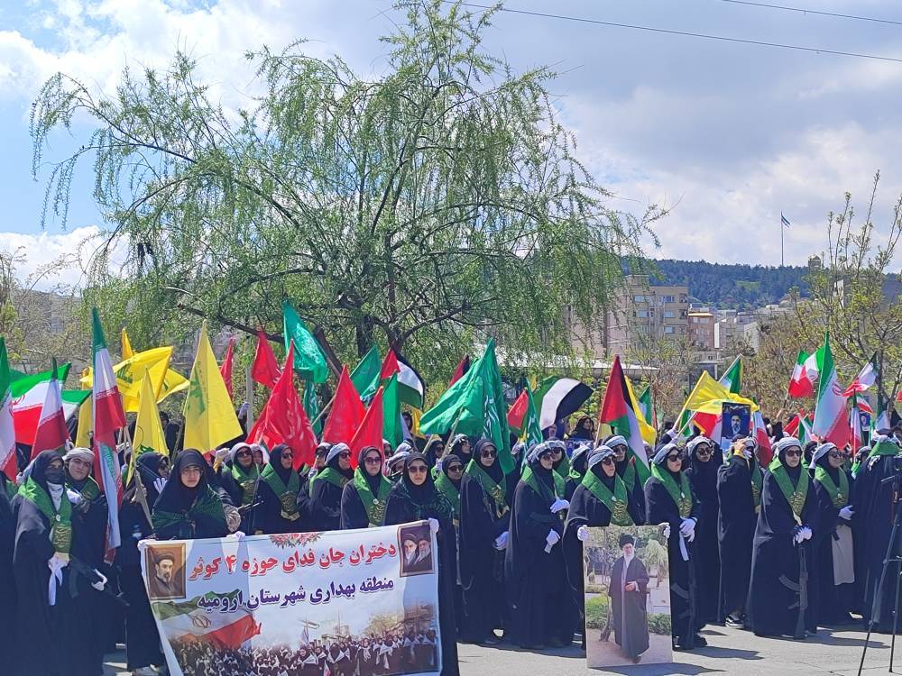 برگزاری اجتماع و رزمایش بزرگ دختران جان فدا در ارومیه + تصویر