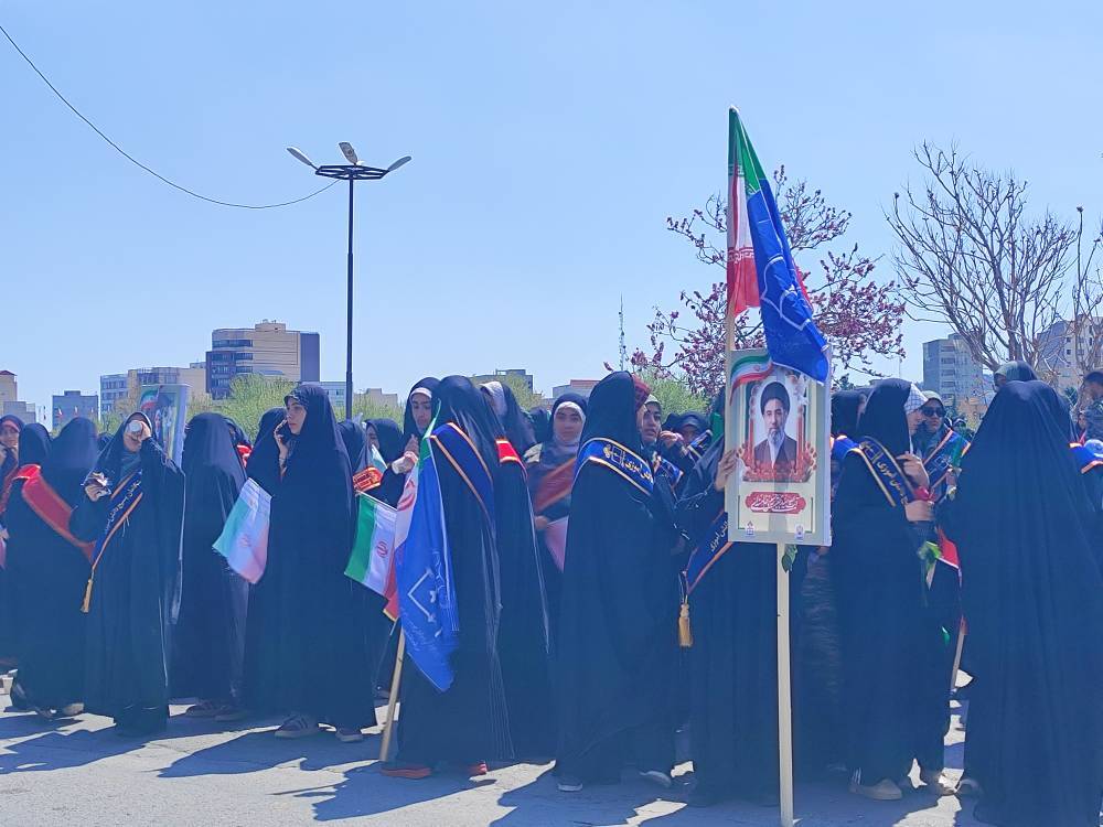 برگزاری اجتماع و رزمایش بزرگ دختران جان فدا در ارومیه + تصویر