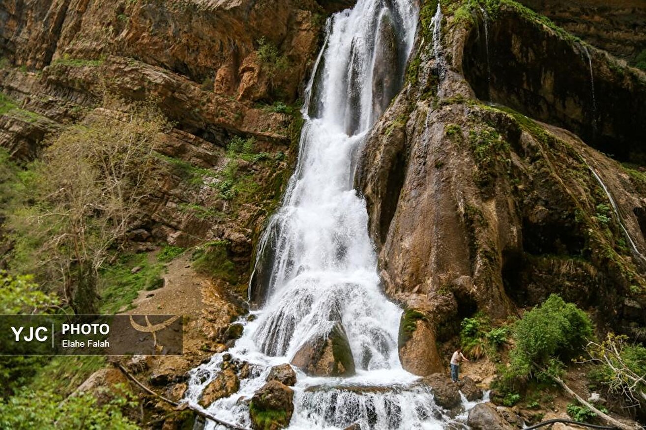 آبشار آب سفید