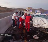 تصادف رخ به رخ سمند و پژو پارس در آزادراه حضرت شاهچراغ (ع) با ۳ فوتی و ۸ مصدوم