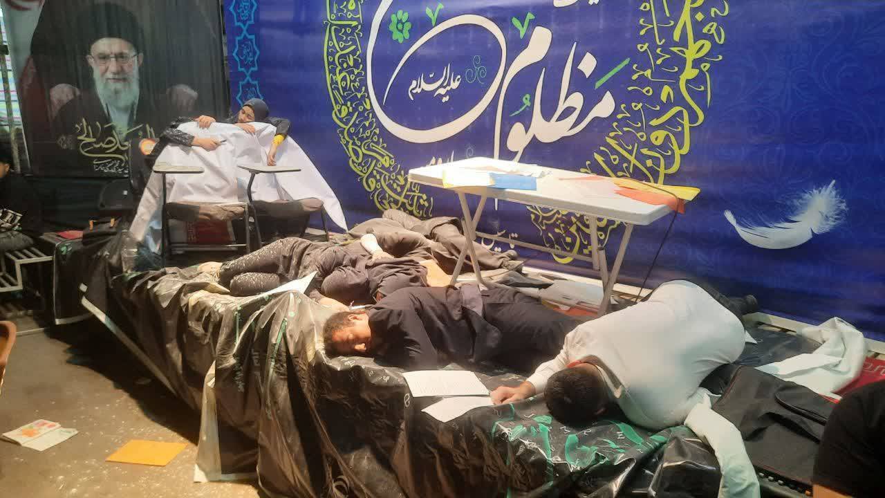 اجرای تئاتر خیابانی &laquo;دانش آموزان مدرسه میناب&raquo; در ارومیه + تصویر