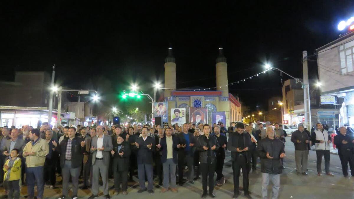 باشگاه خبرنگاران -گزارش تصویری از حضور پرشور مردم انقلابی هریس در تجمع شبانه