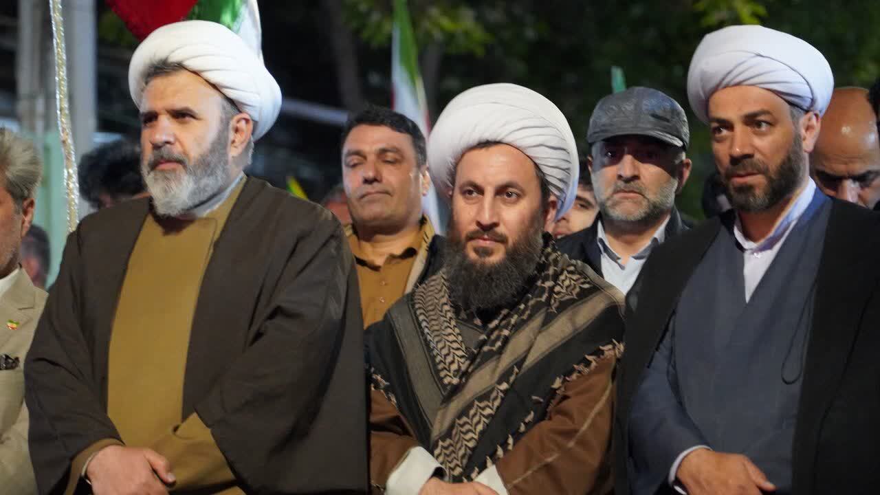 نمایی از تجمع شبانه مردم انقلابی خوی در قاب دوربین شهروندخبرنگار