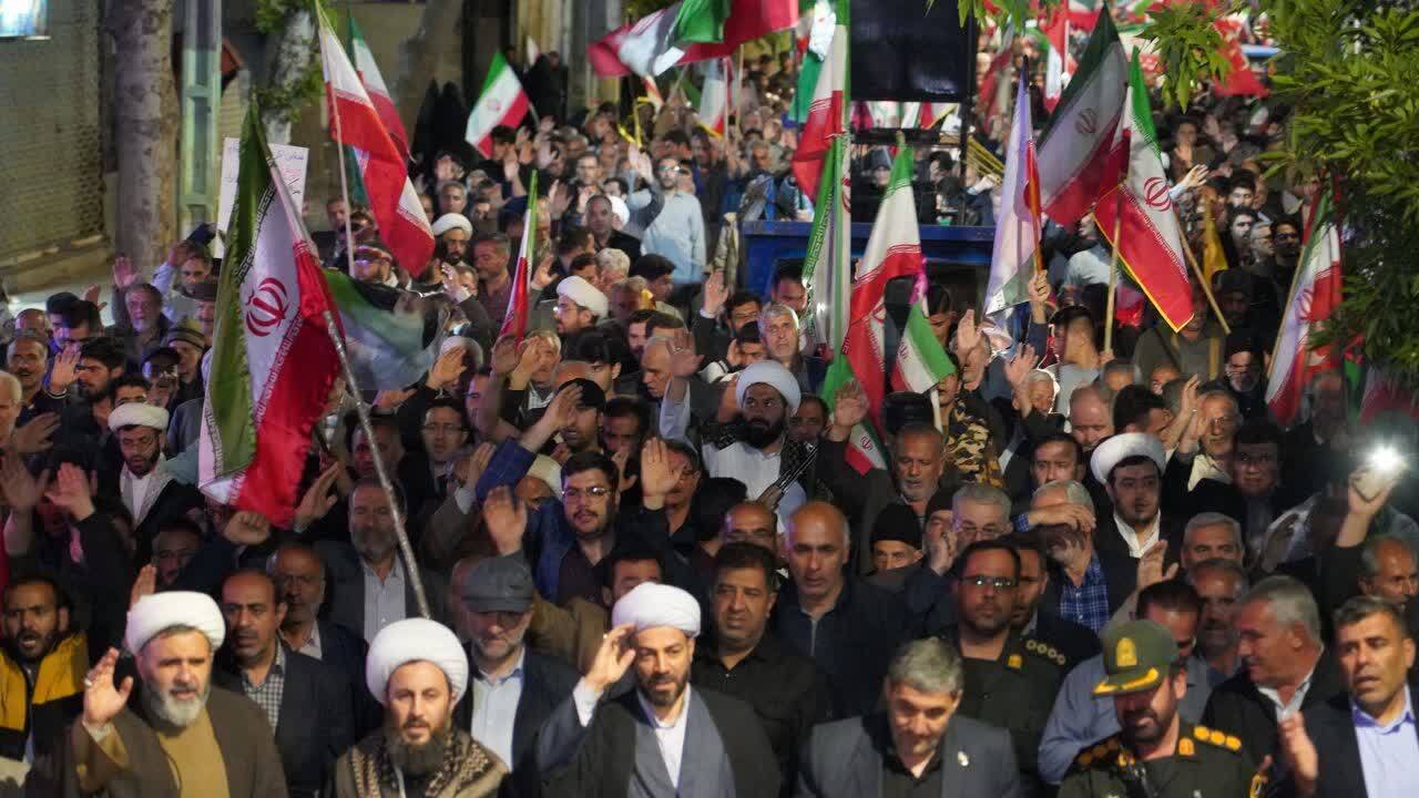 نمایی از تجمع شبانه مردم انقلابی خوی در قاب دوربین شهروندخبرنگار