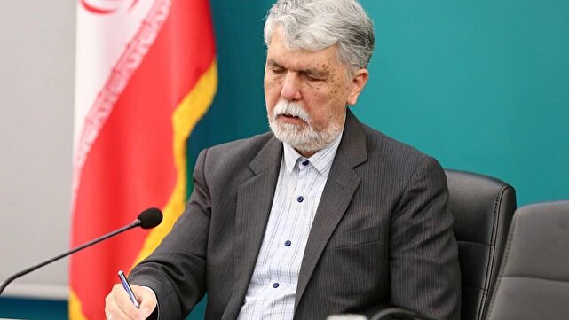 زبان فارسی از مهمترین ستون‌های ماندگاری صدای مستقل ایران در جهان است