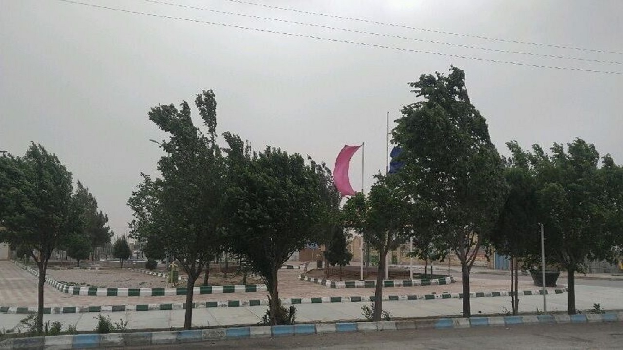 تندباد با سرعت ۹۰ کیلومتر بر ساعت در راه استان قم