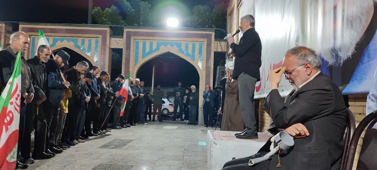 حضور خانواده شهدای جنگ سوم در اجتماع شبانه صالح آباد