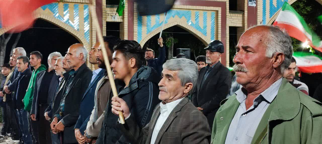 حضور خانواده شهدای جنگ سوم در اجتماع شبانه صالح آباد