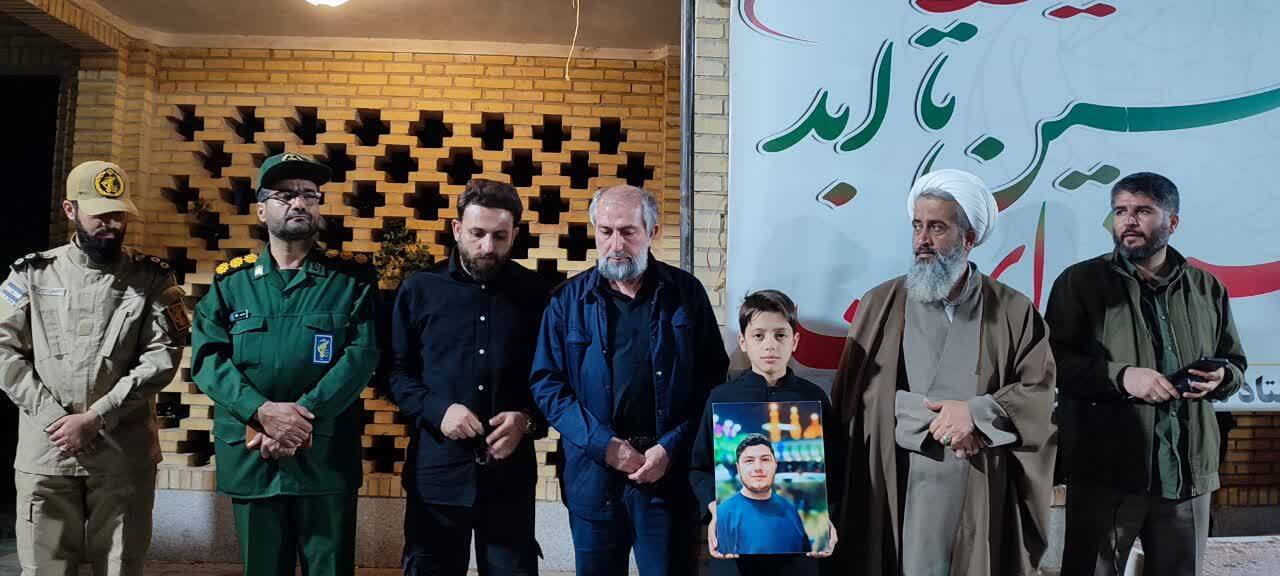 حضور خانواده شهدای جنگ سوم در اجتماع شبانه صالح آباد