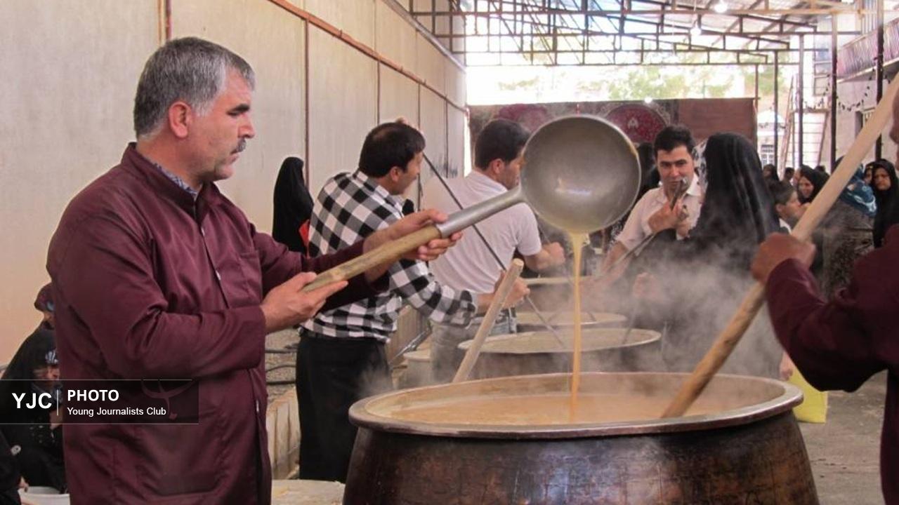 برگزاری مراسم &laquo;سمنو پزان&raquo; در آشتیان به یاد سیدالشهدای انقلاب