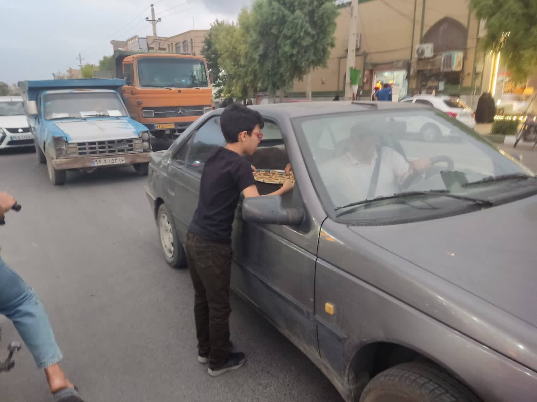 برپایی ایستگاه صلواتی در قم به مناسبت شهادت امام جواد(ع)