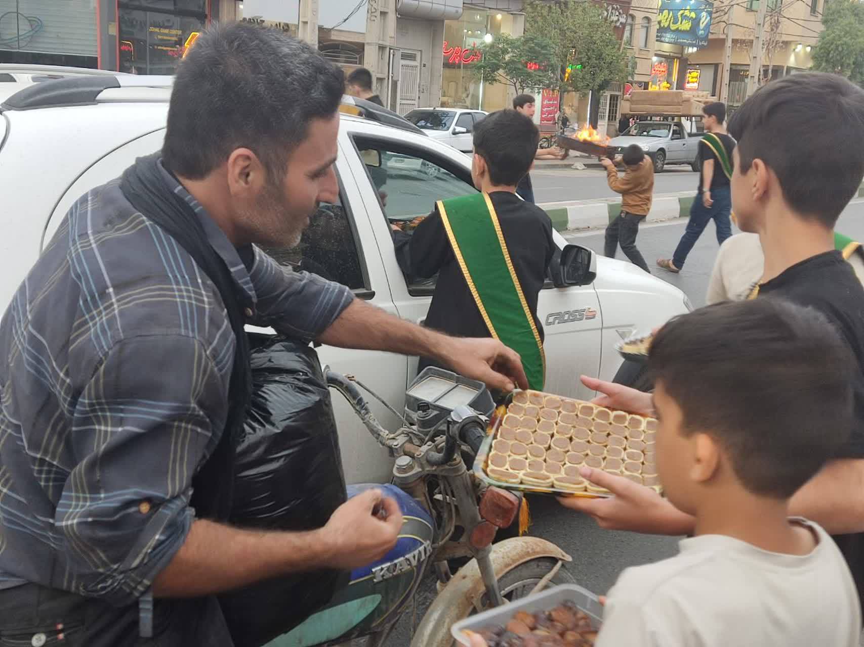 برپایی ایستگاه صلواتی در قم به مناسبت شهادت امام جواد(ع)