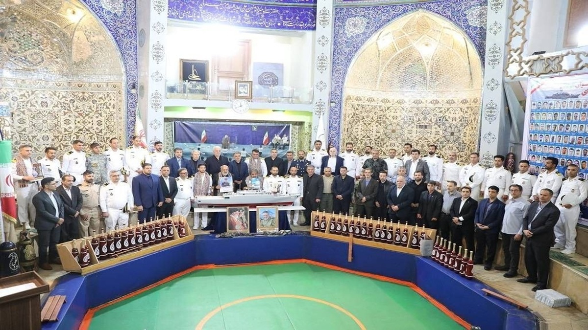 باشگاه خبرنگاران -تجلیل از خانواده شهدا و بازماندگان ناوشکن دنا در زورخانه شهید فهمیده