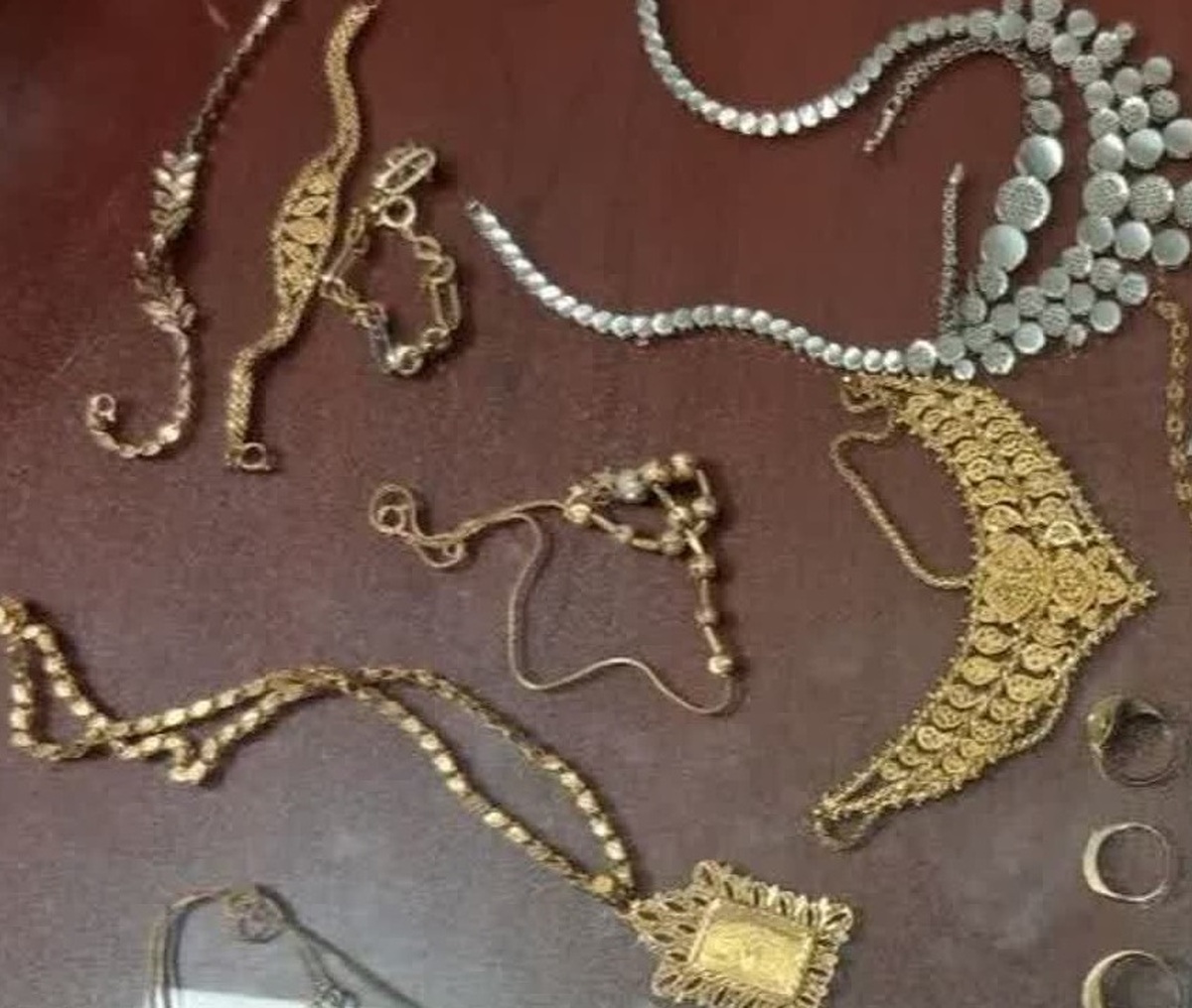 باشگاه خبرنگاران -دستگیری سارقان زورگیر طلاجات از بانوی سالخورده در سیرجان