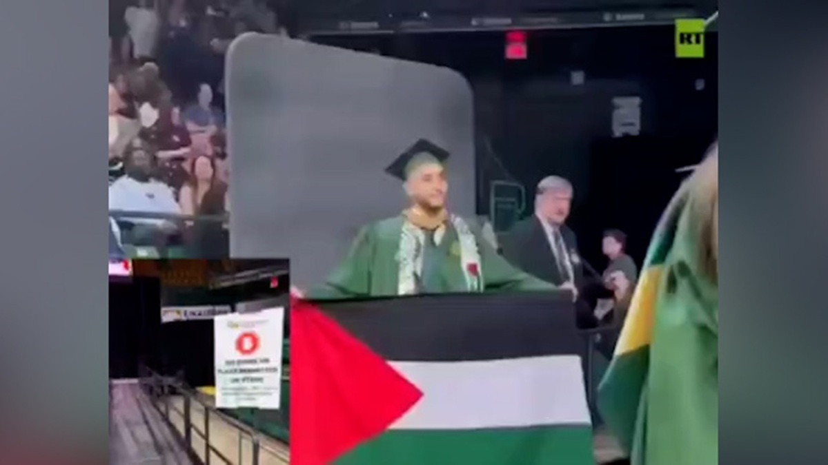 اخراج دانشجوی آمریکایی از مراسم فارغ‌التحصیلی به دلیل همراه داشتن پرچم فلسطین + فیلم