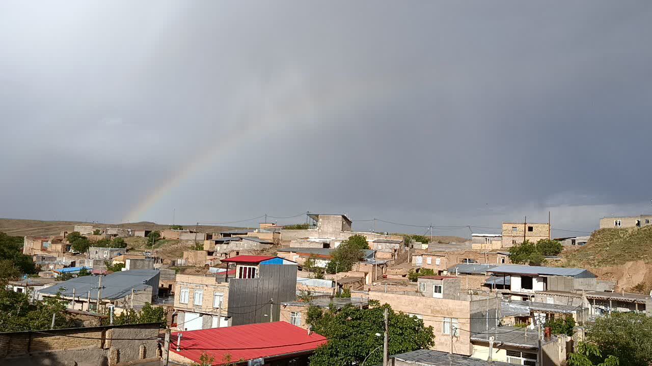 جلوه گری رنگین کمان در آسمان روستای گردشگری توآباد