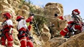 نجات دو کوهنورد گم شده در ارتفاعات هرسین به وسیله تیم‌ عملیاتی هلال‌احمر
