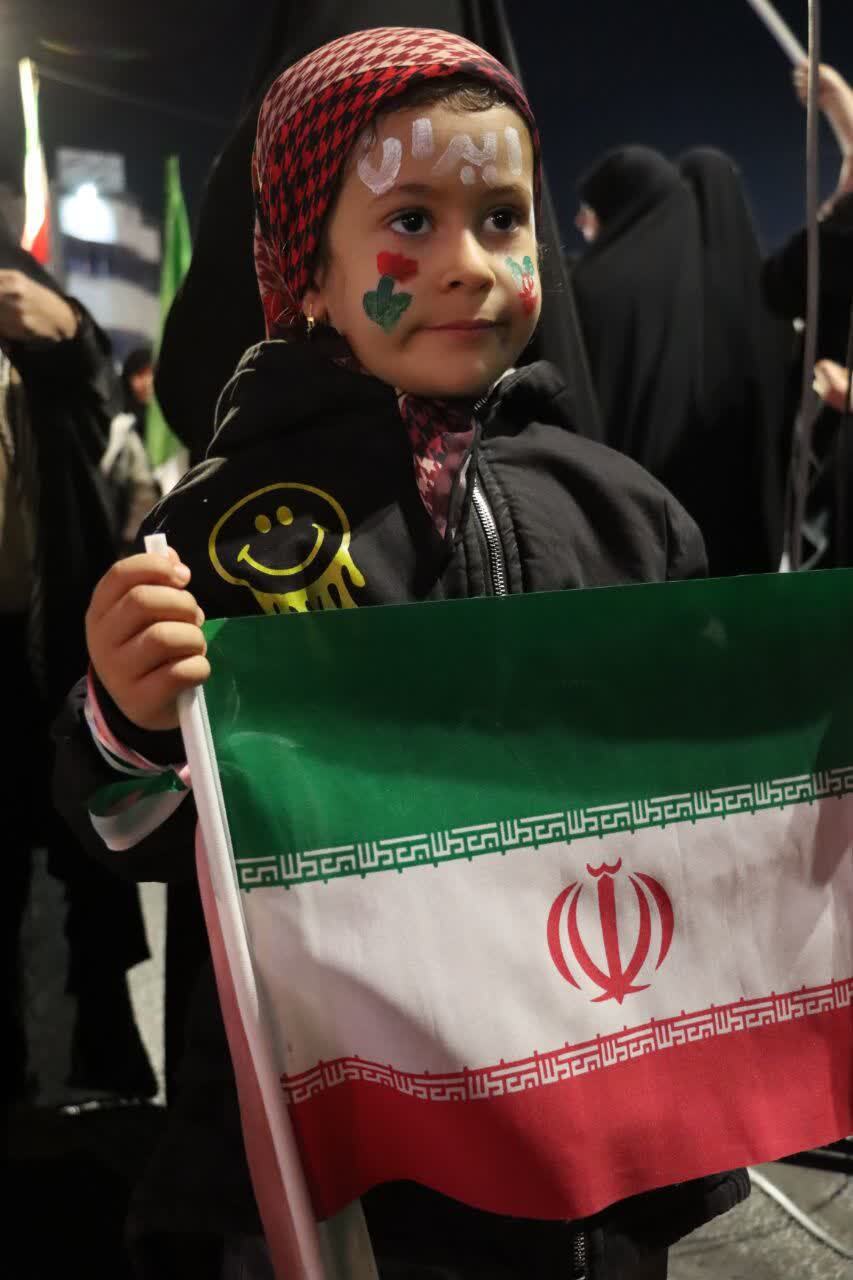 حضور کودکان در مراسم راهپیمایی تجمع شبانه