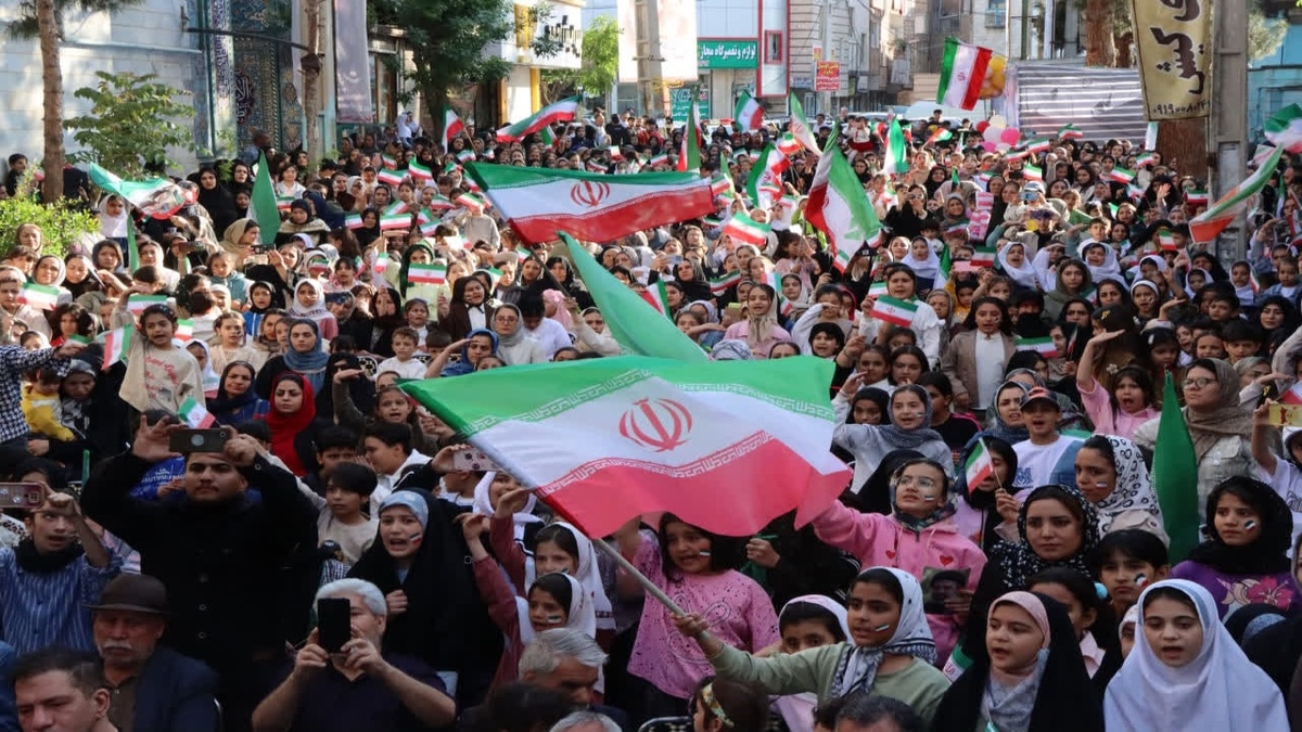 باشگاه خبرنگاران -تجدید میثاق دختران روستای همدانک با آرمان‌های انقلاب اسلامی + عکس