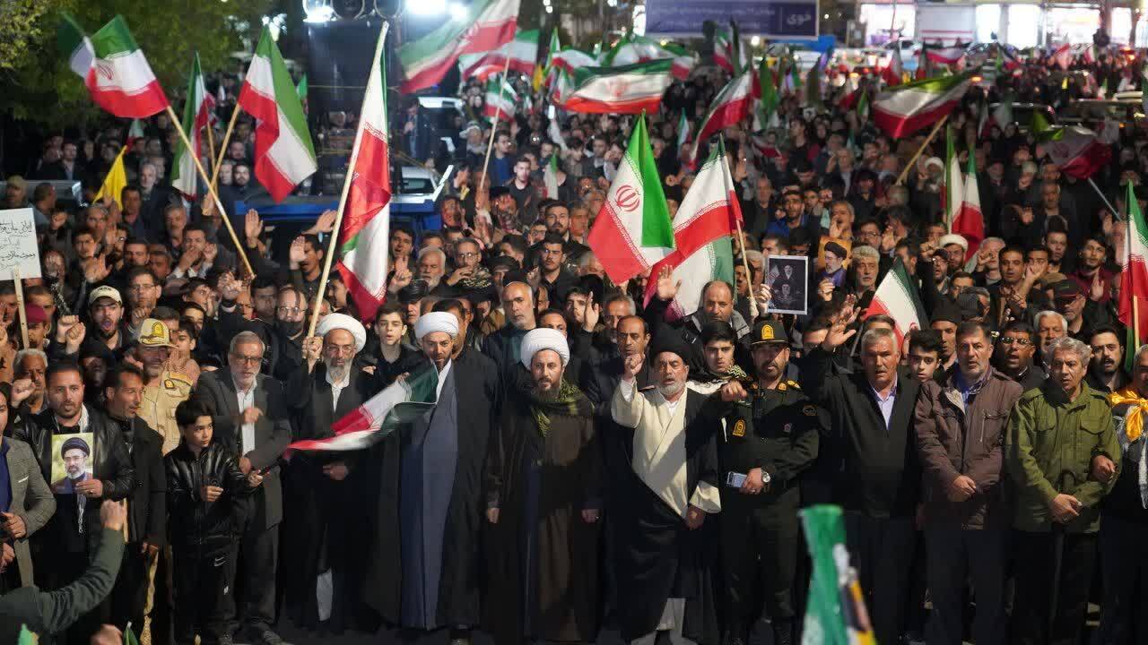 صلابت خوی&zwnj;ها در تجمع شبانه اقتدار و مقاومت