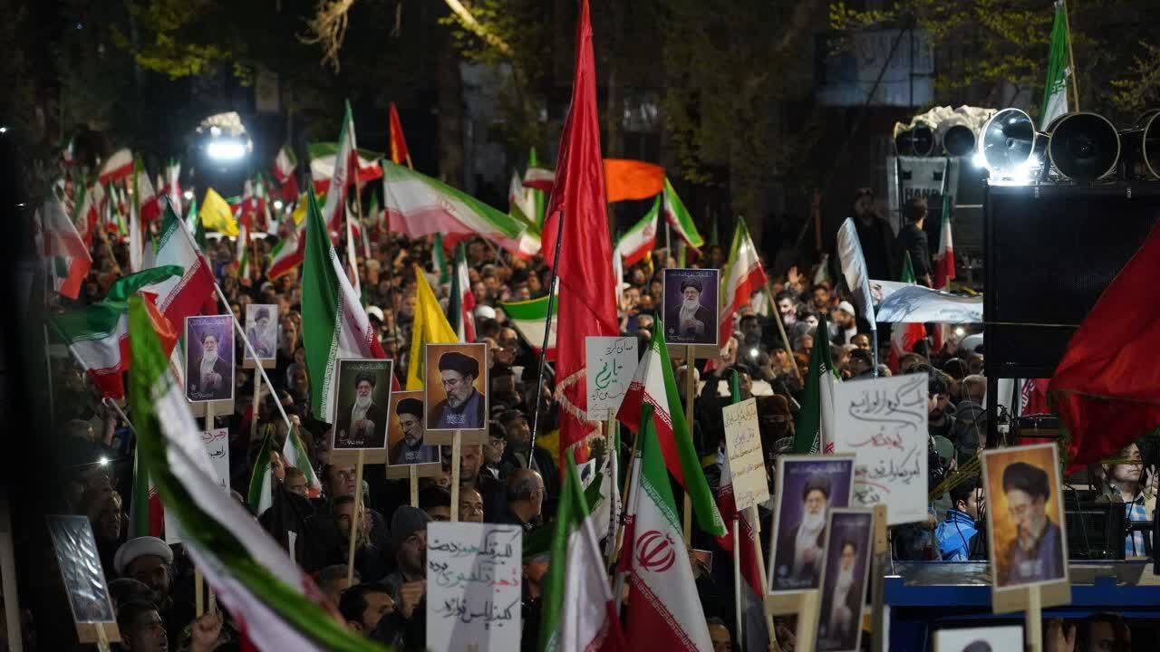 صلابت خوی&zwnj;ها در تجمع شبانه اقتدار و مقاومت